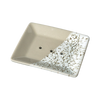 Ovis Porzellanseifenschale eckig, fleckig: Beige Seifenschale mit zwei Ablauföffnungen und einer stilvollen weiß-braun gefleckten Ecke - perfekt für jedes Badezimmer.