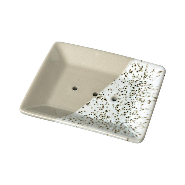 Ovis Porzellanseifenschale eckig, fleckig: Beige Seifenschale mit zwei Ablauföffnungen und einer stilvollen weiß-braun gefleckten Ecke - perfekt für jedes Badezimmer.
