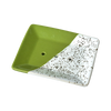 Die Ovis Porzellanseifenschale eckig, fleckig hat ein grün-weiß gesprenkeltes Design mit zwei Abflusslöchern - ein stilvolles Highlight für Ihr Bad.