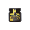 Ein 125g schwarzes Glas Original Crottendorfer Raacherkerzl-Honig zeichnet sich durch ein Wabenmuster, eine Bienenillustration, einen deutschen Text, einen schwarzen Deckel und seine antibakterielle Wirkung aus. Dieser Blütenhonig stammt aus dem Erzgebirge.
