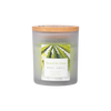 Ein Milchglas-Kerzengefäß mit Holzdeckel von Candle Factory. Auf dem Etikett steht Wellness-Duftkerze "Rausch der Sinne" mit grünen Blättern, mit Stearin - ideal für Fans von Wellness-Duftkerzen und Naturkosmetik.