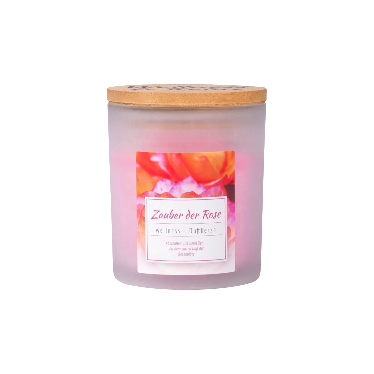 Die Candle Factory Wellness-Duftkerze Zauber der Rose ist ein Milchglas-Kerzenglas mit Holzdeckel, in dem rosa Rosen und eine Stearinmischung für eine beruhigende Atmosphäre in jedem Raum sorgen.