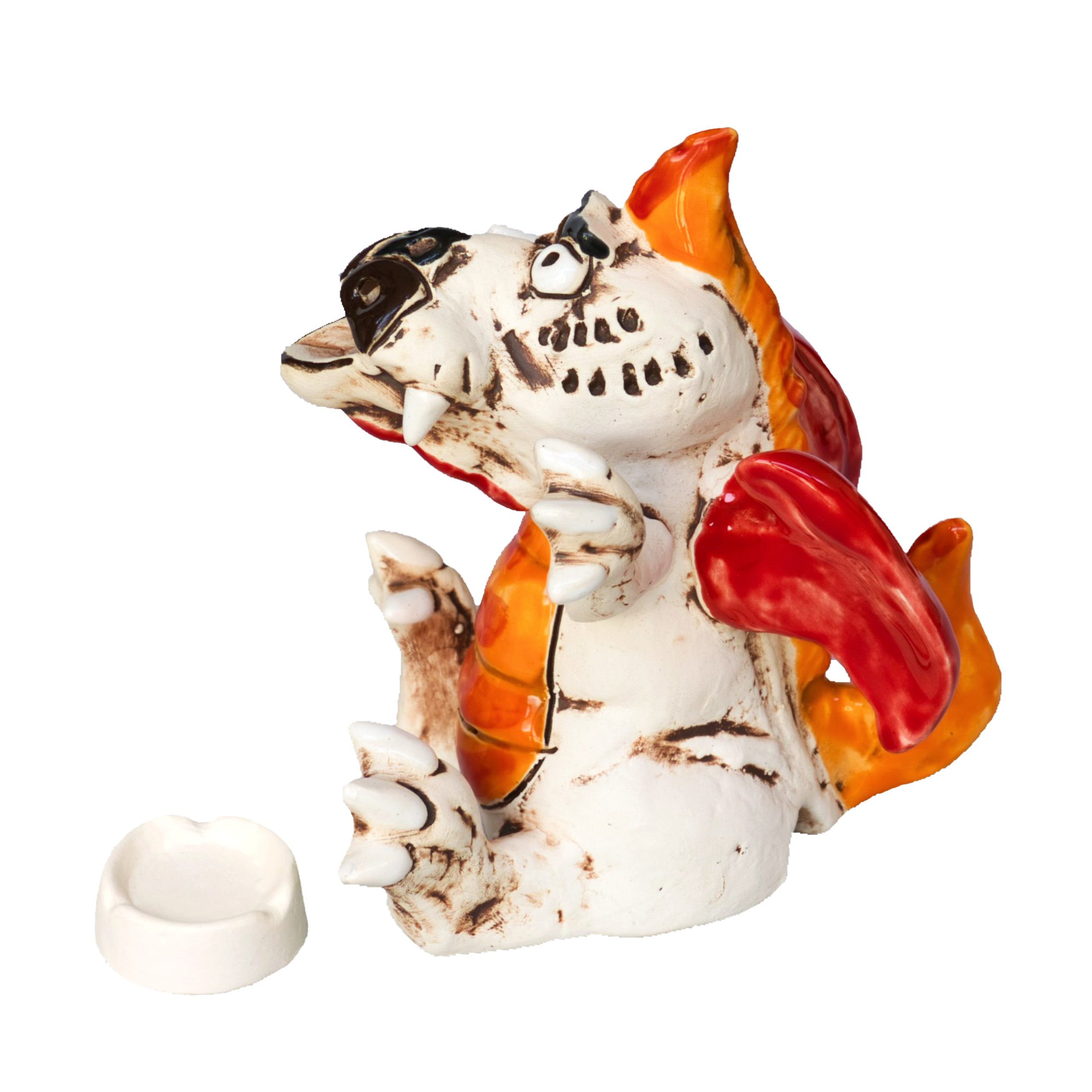 Der „KU Drache BOOH!“ von Kurilin DECO ist ein Keramikdrache mit orangen und roten Flügeln, der verspielt mit offenem Maul sitzt. Sein weißer Körper weist schwarze Sprenkel und Umrisse auf, dazu gibt es eine kleine weiße Schale für Räucherwerk.