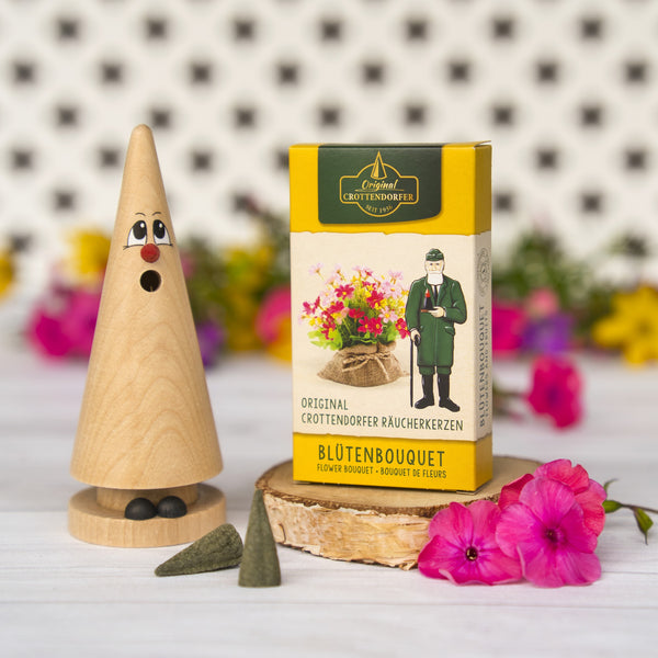 Ziegenbein Heide Honig arrangiert mit einer Packung Räucherkerzen Blütenbouquet und verschiedenen Blüten