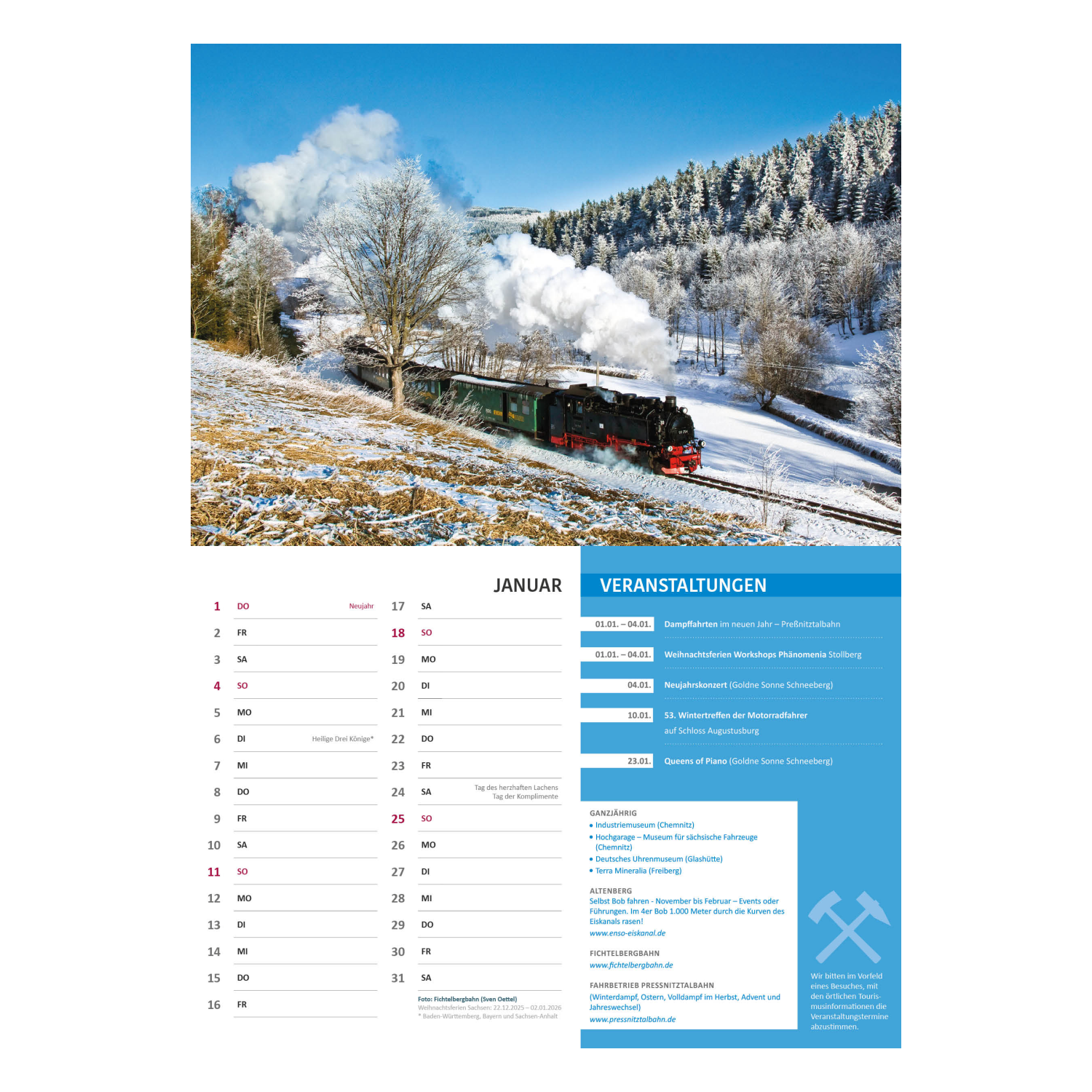 Ein schwarzer Dampfzug fährt durch eine verschneite, baumbestandene Landschaft. Unten sehen Sie den Kalender