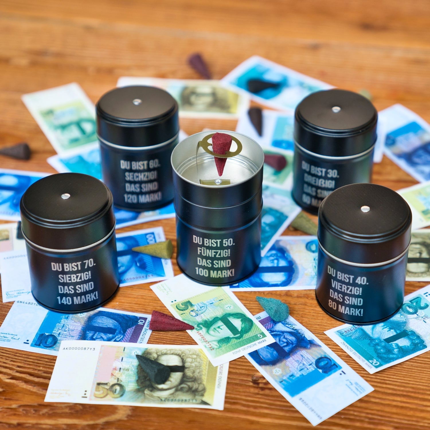 Fünf schwarze
