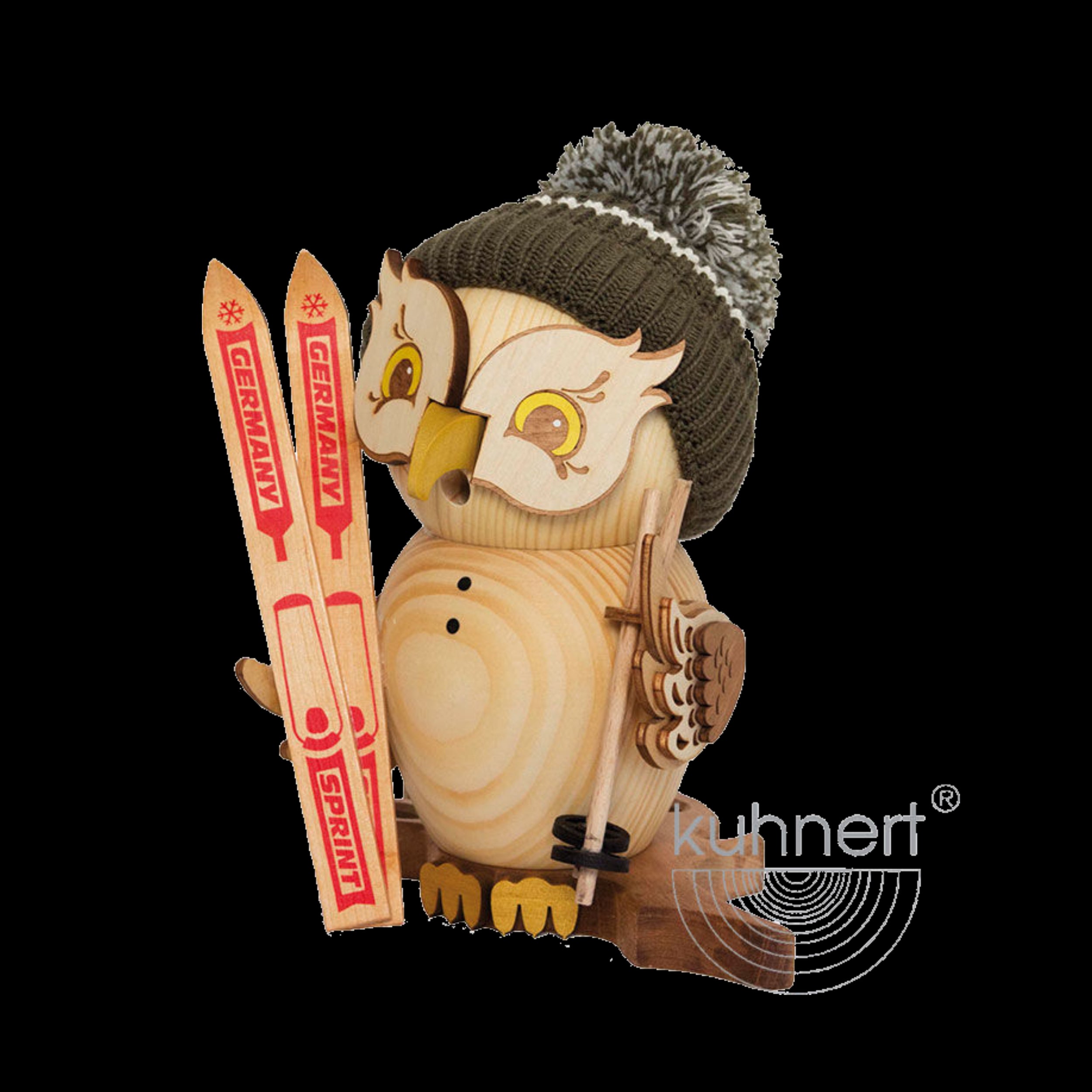Die Rauchfigur Eule Skifahrer von Drechslerei Kuhnert zeigt eine Holzeule mit einer Strickmütze, die Skier mit den Aufschriften „Deutschland“ und „Sprint“ sowie einen Skistock hält. Sie sitzt auf einem Sockel mit dem „Kuhnert“-Logo, zeigt komplizierte Federn und einen freundlichen Gesichtsausdruck.