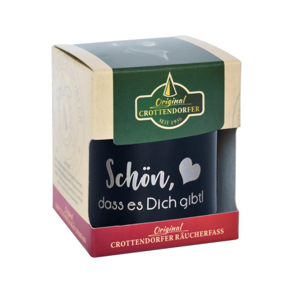 Die Räucherfass-Sprüche von Original Crottendorfer Räucherkerzen verfügen über eine leuchtend grün-rote Box mit der Aufschrift „Schön, dass es Dich gibt!“ und ein Herzsymbol. Es bietet ultimatives Räuchervergnügen und passt wunderbar zu einer Blechdose für Ihre Räucherkerzenhalter-Essentials.