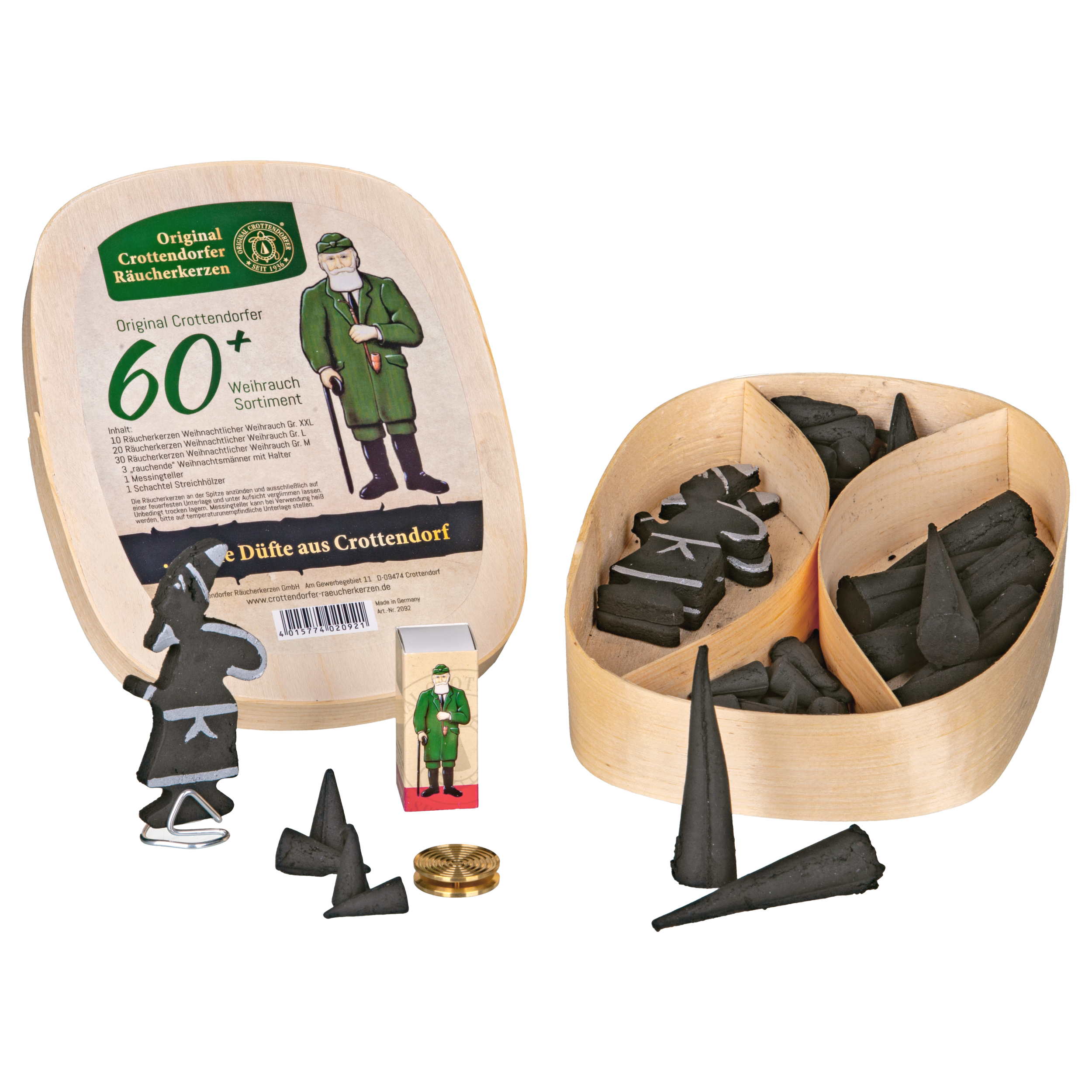 Das Geschenkset Spanschachtel 60+ von Original Crottendorfer Räucherkerzen besteht aus einer Holzkiste mit schwarzen Räucherkegeln, dekorativen Räucherformen, einer Streichholzschachtel mit einer Figur und einem Holzdeckel mit deutschem Text.