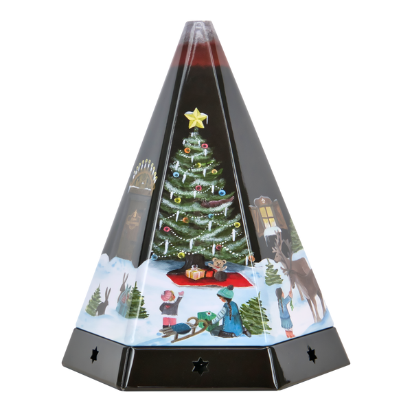 Die Räucherpyramide aus Metall von Original Crottendorfer Räucherkerzen ist ein dreieckiges Metalldekorstück, das Kinder im Schnee neben einem sternförmigen Weihnachtsbaum zeigt. Der Sockel dient als Räucherkerzenhalter mit Sternausschnitten, Geschenken und schneebedeckten Bäumen.