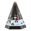 Die Räucherpyramide aus Metall von Original Crottendorfer Räucherkerzen ist ein dreieckiges Glasornament, das den Weihnachtsmann mit Sack und Rentier vor verschneiten Bäumen und einem Häuschen zeigt. Der Metallsockel mit sternförmigen Aussparungen dient als zauberhafter Räucherkerzenhalter.