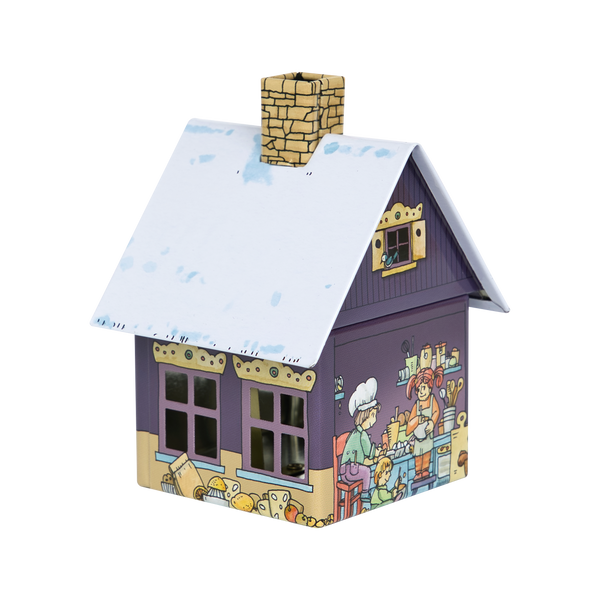 Die Räucherhäuschen Weihnachtsbäckerei von Original Crottendorfer Räucherkerzen ist ein skurriles Modellhaus mit schneebedecktem Dach, gemauertem Schornstein, violetten Wänden mit lebhaft aktiven Comicfiguren, dekorativen Fenstern und bezaubernden Metalldetails.