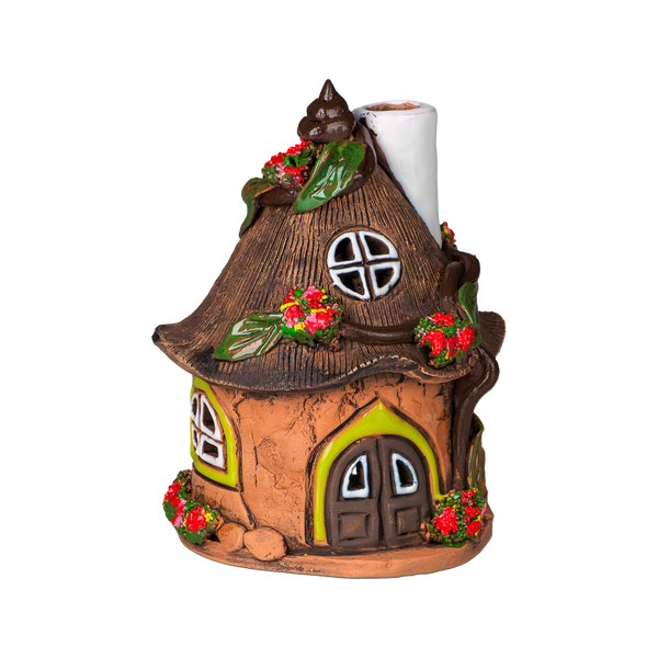 Das "Räucherhaus Keramik Waldhaus grün, rund" von Original Crottendorfer ist ein handgefertigtes Räucherhaus mit Reetdach, rundem Design und blumigen Details, das an ein märchenhaftes Waldhäuschen erinnert.