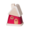 Das Räucherhäuschen aus Holz rot von Holzwaren Egermann besticht durch ein charmantes minimalistisches Design mit rotem Sockel, beigem Dreiecksdach, Schornstein, runden Fenstern und ovaler Tür, inspiriert vom traditionellen Stil des Erzgebirges und auf einem hellen, quadratischen Sockel.