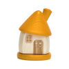 Das von Holzwaren Egermann gefertigte Räucherhäuschen rund aus Holz weiß/gelb ist eine bezaubernde Figur, die einem Haus mit rundem gelbem Dach und Schornstein ähnelt. Seine beigen Wände, die braune Tür und die quadratischen Fenster erinnern vor einem schwarzen Hintergrund an den spielzeugartigen Charme der Erzgebirge-Kunst.