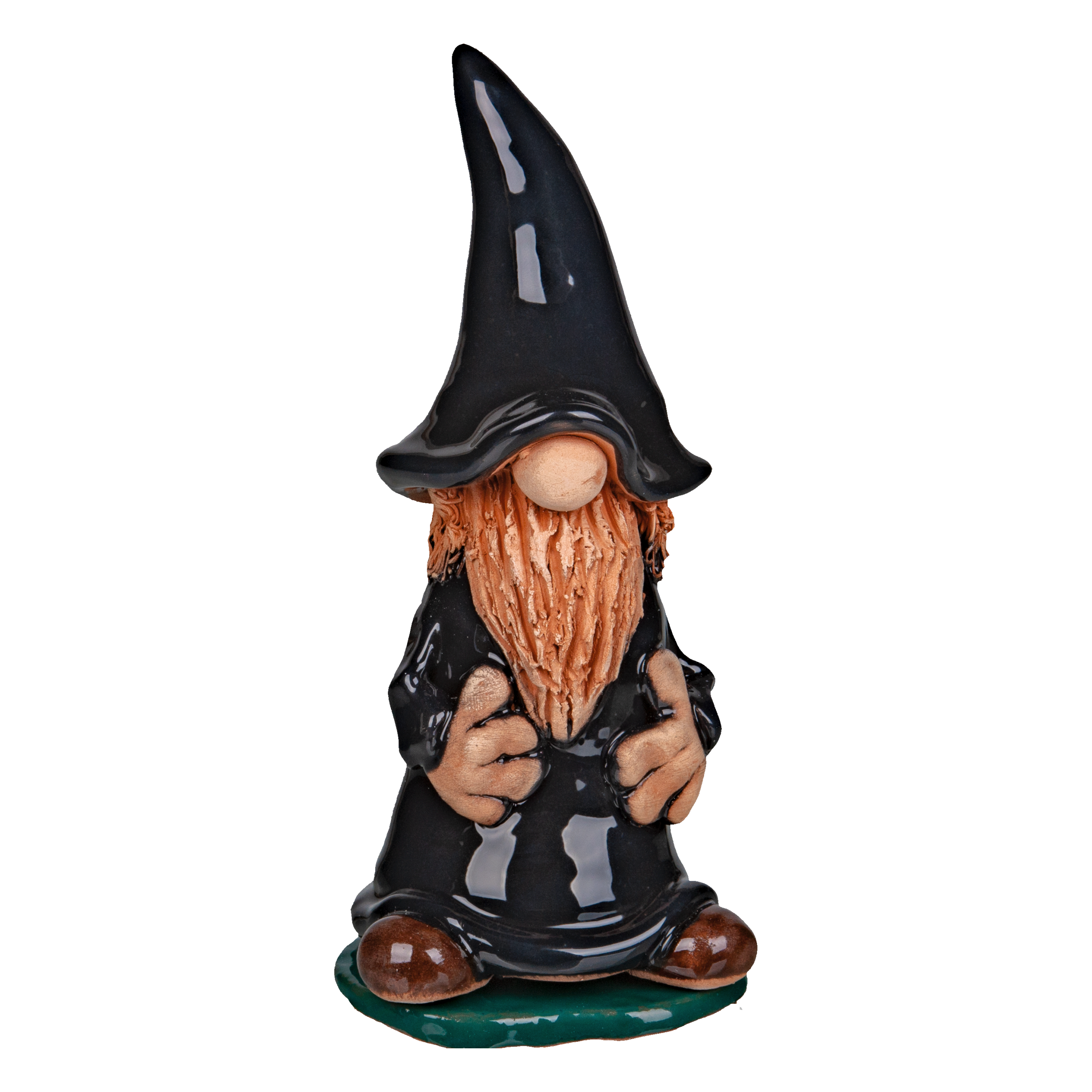 Die Keramik-Räucherfigur Wichtel - schwarz von Original Crottendorfer Räucherkerzen zeigt einen Keramikzwerg mit langem orangenem Bart, schwarzer Zipfelmütze und Gewand auf grünem Sockel. Design und Farbe können aufgrund der handwerklichen Verarbeitung leicht variieren.
