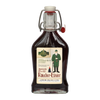 Eine 0,2-Liter-Flasche Original Crottendorfer Räucher-Elixier mit Bügelflaschendeckel trägt ein Etikett, das einen Mann in Grün mit Pfeife und deutschem Text zeigt. Der dunkelrote Johannisbeerlikör im Inneren verleiht diesem faszinierenden Kräuterlikör etwas Geheimnisvolles.