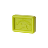 Eine grüne rechteckige Tafel Ovis Schafmilchseife Gurke-Limette mit „SCHAFMILCHSEIFE“ und einem geprägten Schaf auf der Vorderseite, bekannt für seine hautpflegenden Eigenschaften, isoliert auf weißem Hintergrund.