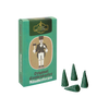 Eine grüne Schachtel von Original Crottendorfer Räucherkerzen, gekennzeichnet als Räucherkerzen Jubiläums Edition Tannenduft, mit einer Bergmannsabbildung auf schwarzem Hintergrund. Daneben befinden sich vier grüne Räucherkerzen, die einen reichen Tannenduft verströmen.