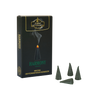 Eine schwarze Schachtel mit der Aufschrift „Räucherkerzen Harmony“ von Original Crottendorfer Räucherkerzen steht aufrecht neben vier grünen Räucherkegeln vor einem weißen Hintergrund und verströmt einen holzig-rauchigen, herbstlichen Duft – perfekt für gemütliche Herbstabende.