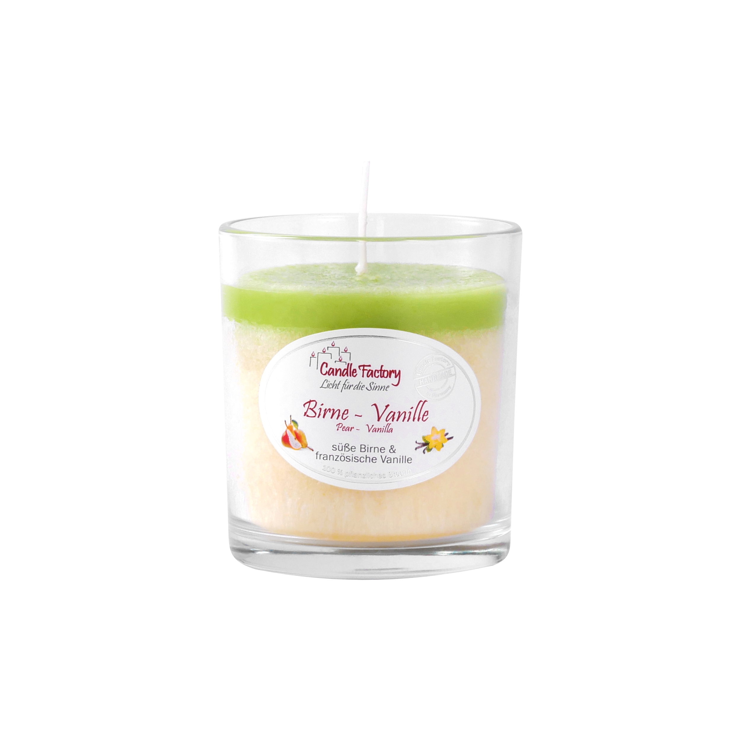Das Party Light „Birne-Vanille“ von The Candle Factory ist eine zweischichtige Glaskerze aus pflanzlichem Stearin. Mit einer cremefarbenen Unterseite, einer blassgrünen Oberseite und Bildern einer Birne und einer Vanilleblüte bietet sie einen nachhaltigen Birnen-Vanille-Duft, der perfekt für Ihr Zuhause ist.