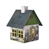 Das Räucherhäuschen „Huthaus“ von Original Crottendorfer Räucherkerzen ist ein dekoratives Keramikhäuschen mit einem grauen Dach, auf dem „Glück Auf“ steht, grünen oberen Wänden und Seitenwänden, die mit abgebildeten Bergleuten verziert sind. Es wurde als Räucherkerzenhalter entworfen und besticht durch charmante metallische Akzente, die von traditioneller Metallkunst inspiriert sind.