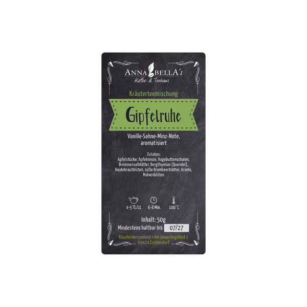Eine Packung der Kräuterteemischung „Gipfelruhe“ von Original Crottendorfer mit grün-weißer Beschriftung, auf der Zutaten wie Apfel, Hibiskus, Bergthymian, Apfelminze, Minze und weitere aufgeführt sind. Die Packung enthält eine Zubereitungsanleitung und ein Mindesthaltbarkeitsdatum.
