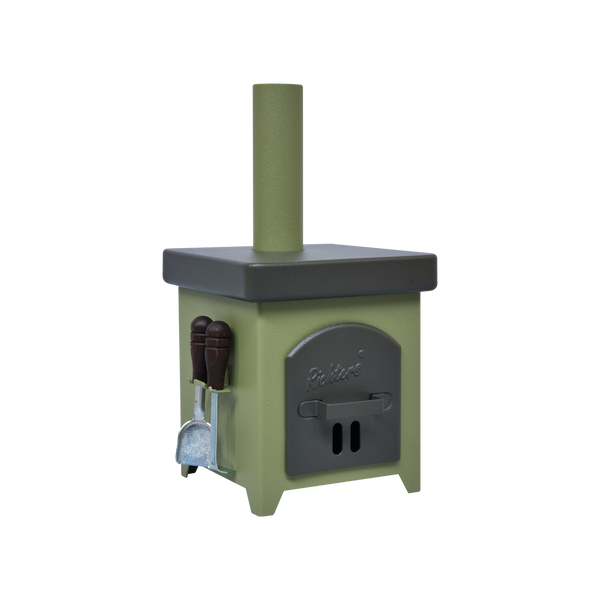 Der Räucherofen Hüttenofen von Hartmut Richter ist ein kompakter, quadratischer, olivgrüner Metallofen mit kurzem Schornstein, zweiflügeliger Fronttür und kleinen Aufhängevorrichtungen, der auf einem schlichten weißen Hintergrund abgebildet ist.