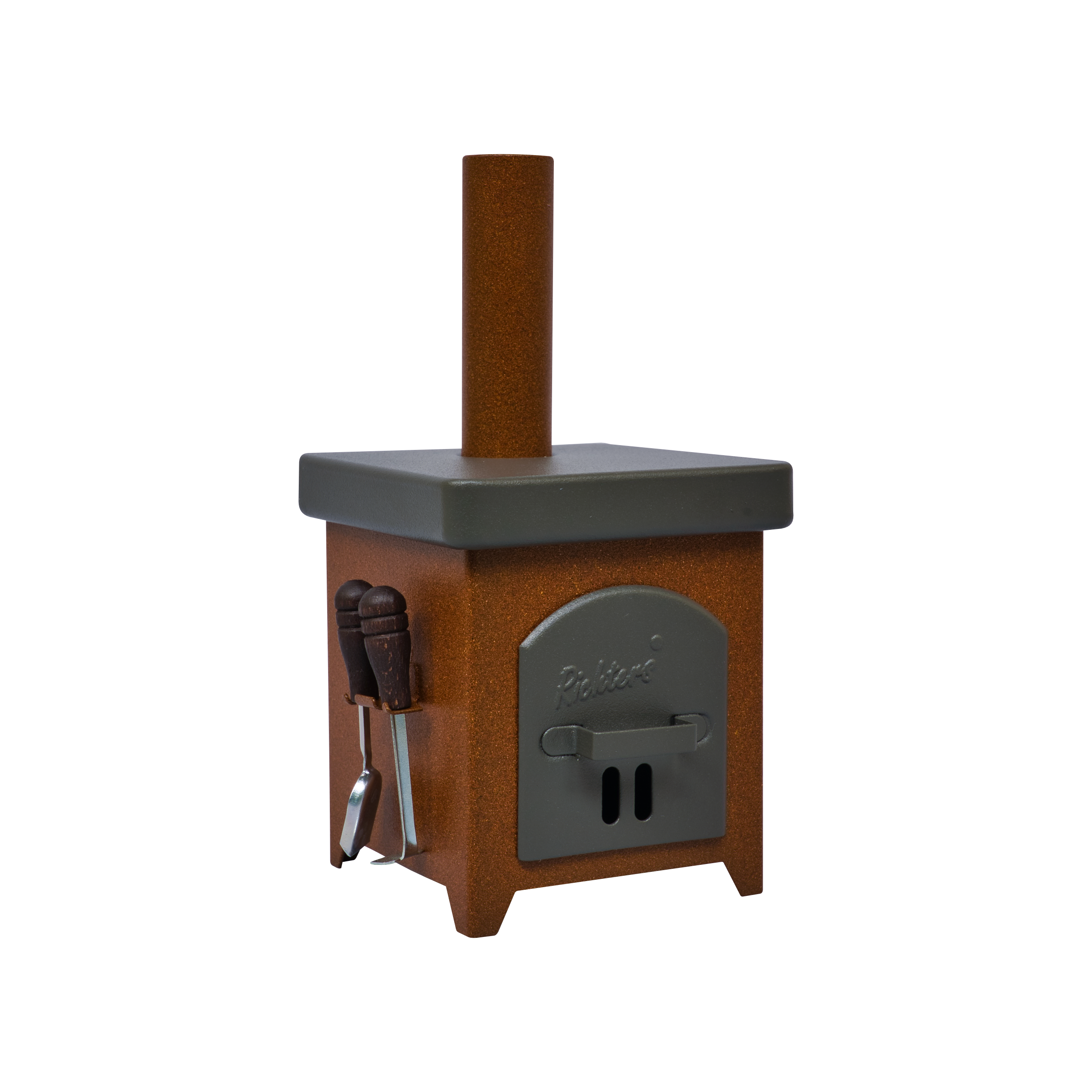 Der Hartmut Richter Räucherofen Hüttenofen ist ein kompakter, brauner Metall-Holzofen mit quadratischem Aufsatz, Schornsteinrohr, belüfteter Tür und seitlich hängendem Kochgeschirr, dargestellt auf einem schlichten weißen Hintergrund.