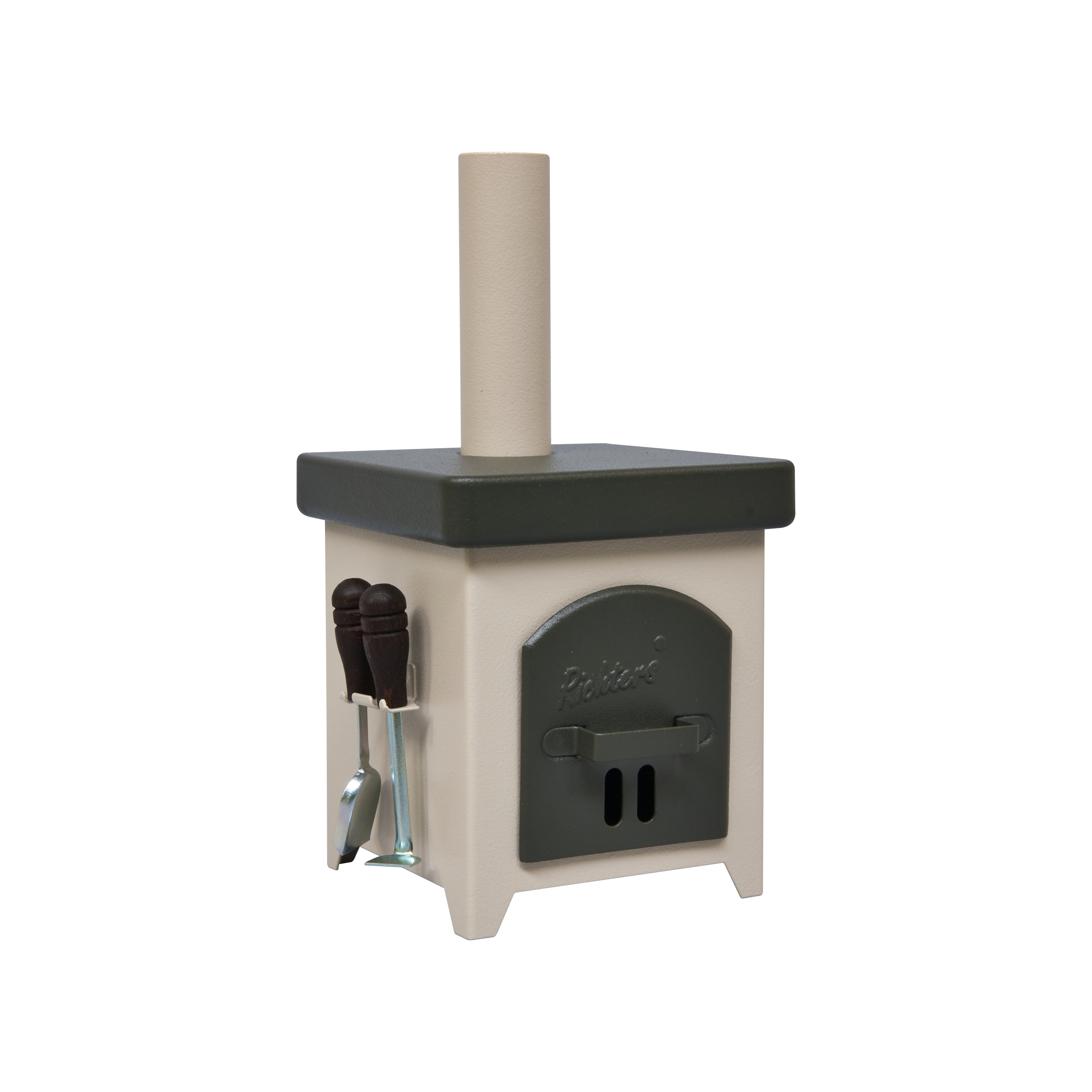 Der Räucherofen Hüttenofen von Hartmut Richter ist ein kompakter, quadratischer Kaminofen in neutralem Grau und Beige mit seitlich angebrachten Utensilien, Lüftungsschlitzen in der Fronttür, integriertem Aschekasten und senkrechtem Schornstein, abgebildet auf einem schlichten weißen Hintergrund.