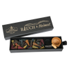 Eine Schubbox „RAUCH & Heimat“ von Original Crottendorfer Räucherkerzen enthält bunte Räucherkegel, eine kleine Holzschale und einen Metallhalter – stilvolle Räucheraccessoires –, die ordentlich in der offenen schwarzen Schachtel angeordnet sind und sie so zum perfekten Geschenk machen.