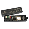 Eine rechteckige schwarze Schubbox „RAUCH & Seele“ von Original Crottendorfer Räucherkerzen enthält ein Geschenkset mit Räucherutensilien, bestehend aus Räucherkegeln, einem Metallhalter, einer Holzpinzette, Streichhölzern und einer runden Dose mit der Aufschrift „Weihrauch Extra“. Die Artikel sind ordentlich in der offenen Schachtel angeordnet.