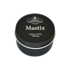 Eine runde schwarze Blechdose mit silbernem Rand und der Aufschrift „Mastix in der Schraubdeckeldose“ von Original Crottendorfer Räucherkerzen besticht durch ihr minimalistisches Design. Diese griechische Räuchermischung ist harzig, frisch und zitronig.
