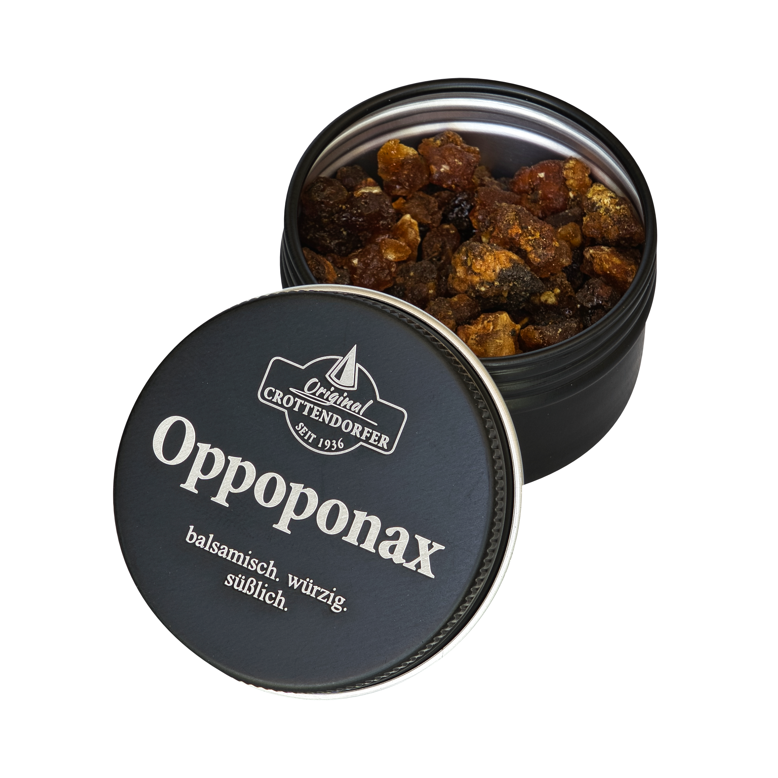 Eine runde schwarze Dose mit der Aufschrift „Oppoponax in der Schraubdeckeldose“ von Original Crottendorfer Räucherkerzen steht mit halb geöffnetem Deckel da und gibt den Blick frei auf grobkörniges braunes Räucherharz sowie ein Etikett mit den Angaben „balsamisch, würzig, süßlich“ – was an das Aroma von „Süße Myrrhe“ erinnert.