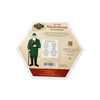 Sechseckiger Räucherkerzen-Adventskalender – Pyramide von Original Crottendorfer Räucherkerzen mit einer Comicfigur in Uniform und einer Liste mit 24 Räucherkerzen-Duftnoten.