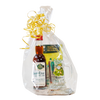 Das Geschenkset Grenzwald von Original Crottendorfer kommt in transparenter Zellophanverpackung mit gelber Schleife und enthält ein Mini-Räucher-Elixier Kräuter, ein Schnapsglas mit Figurenillustrationen .