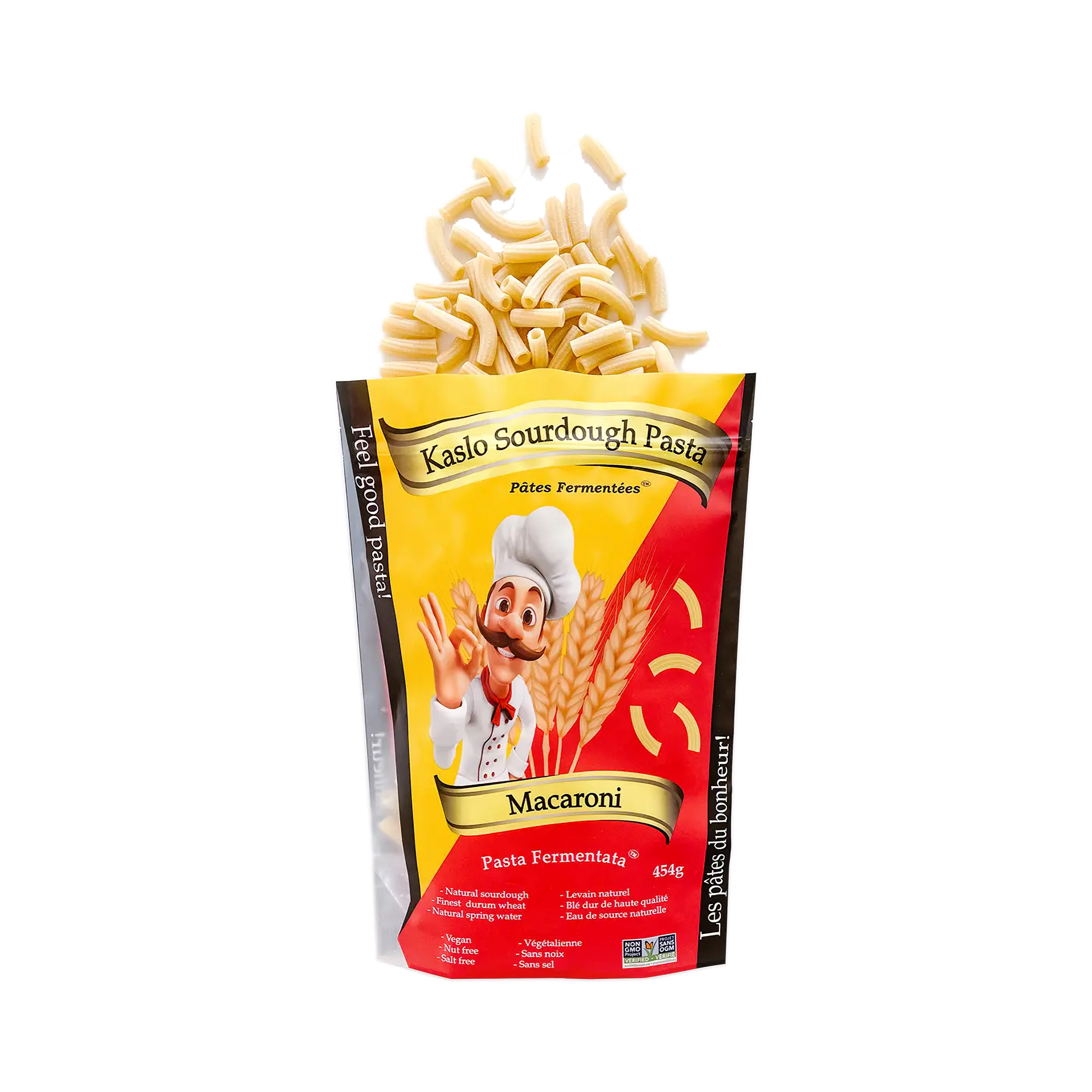 Eine Packung Miriquidi Sauerteig Pasta - Makkaroni von Miriquidi Sauerteig Pasta, aus der ungekochte Makkaroni-Nudeln herausquellen, mit einem lächelnden Koch und Weizen auf einem roten und gelben Hintergrund. Sauerteignudeln für bessere Verdaulichkeit.