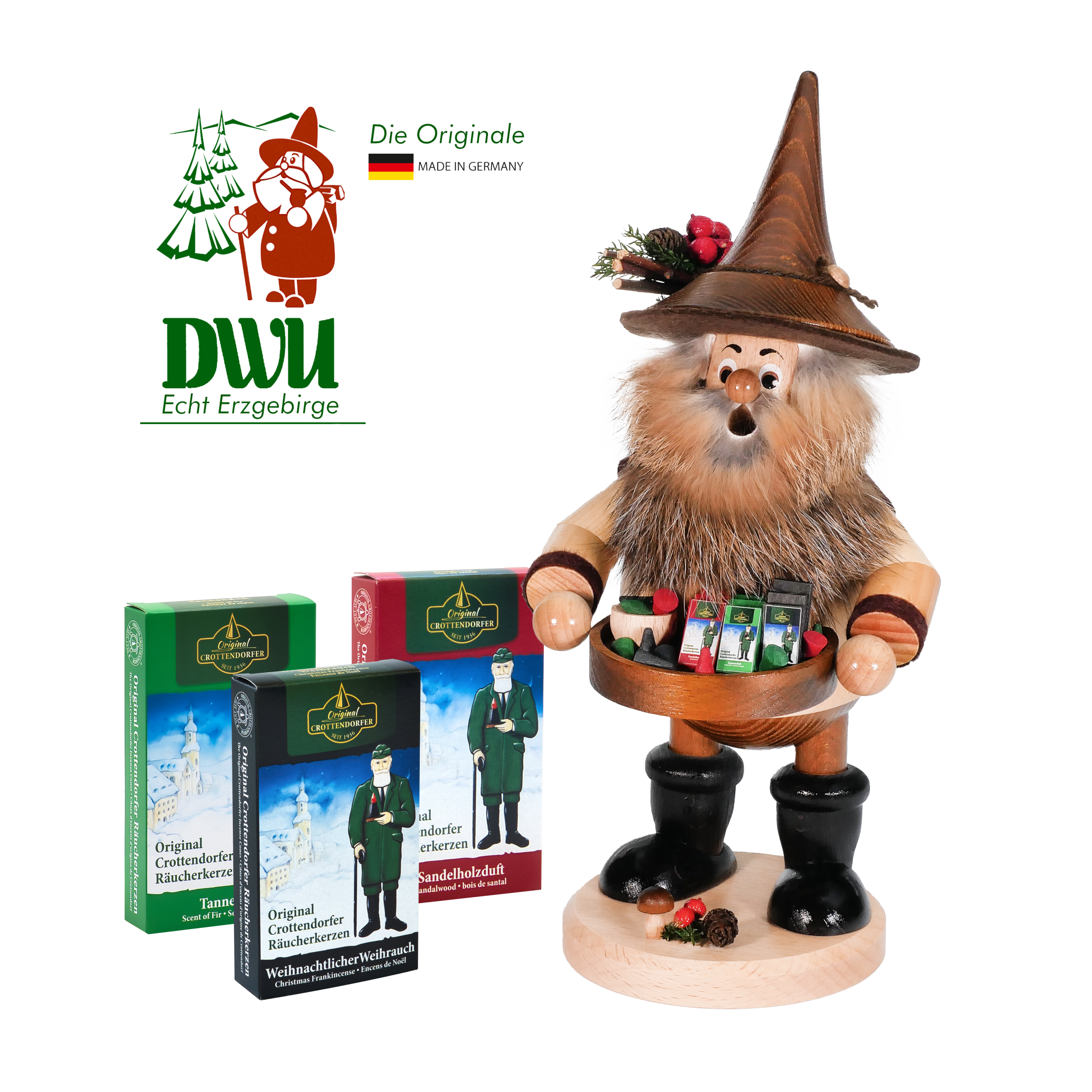 Der Original Crottendorfer Räucherkerzenverkäufer, eine bärtige Holzfigur mit braunem Hut und Pfeifen, verkörpert die Handwerkskunst der DWU Drechselwerkstatt Uhlig. Begleitet von drei bunten Räucherkerzen-Boxen mit deutschem Text und einem Logo oben links mit einem grünen Baum und der deutschen Flagge.