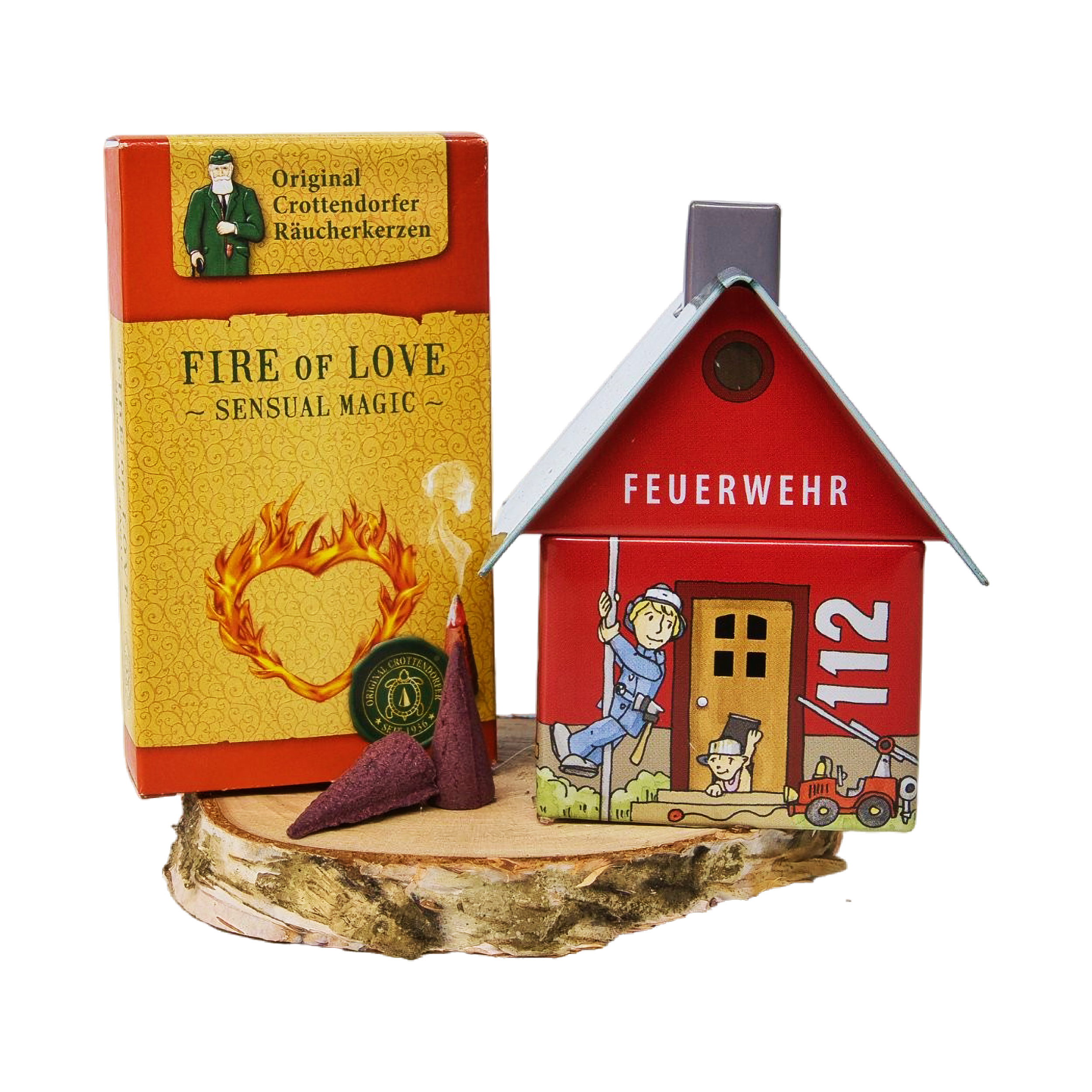 Das Geschenkset „Räucherhäuschen + Räucherkerzen“ von Original Crottendorfer Räucherkerzen enthält den Räucherhalter „Feuerwehr 112“, eine Schachtel „Fire of Love – Sensual Magic“ sowie Räucherkegel, die alle wunderschön auf einem Holzsockel arrangiert sind.