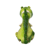 Der KU Räucherdrache mit Blume von Kurilin DECO ist ein kleiner, grüner Keramikdrache, der mit seinem Rücken, Schwanz und dunkelgrünen Graten sitzt. Handgefertigt und strukturiert, ist dieses verspielte Dekor ideal, um eine Räucherkerze zu halten.