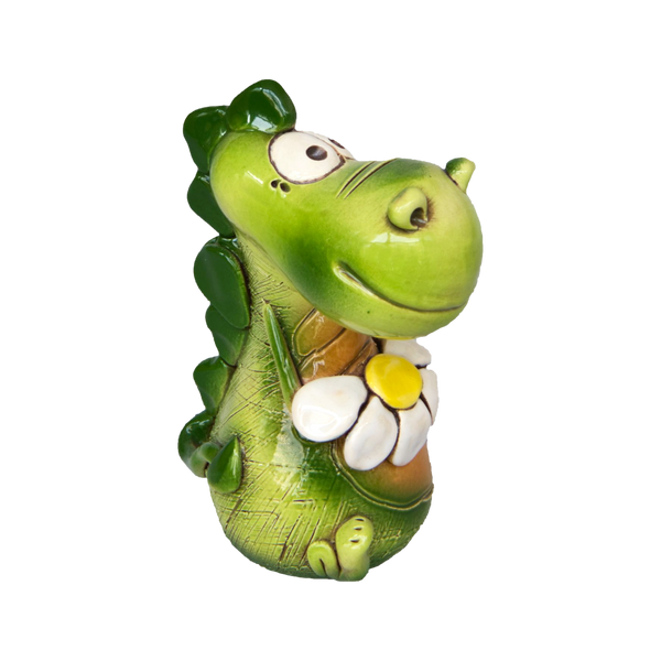 Der KU Räucherdrache mit Blume von Kurilin DECO ist eine charmante grüne Drachenfigur aus Keramik, die aufrecht steht, lächelt und ein weißes Gänseblümchen mit gelber Mitte hält. Sie hat große Augen, strukturierte Schuppen und ein handgefertigtes Aussehen.