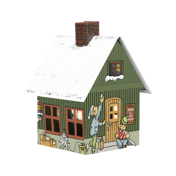 Eine bezaubernde Illustration des „Räucherhäuschens Manufaktur der Sterne“ von Original Crottendorfer Räucherkerzen zeigt ein kleines Haus mit schneebedecktem Dach, grünen Wänden, braunen Fenstern und einem Schornstein. Comicfiguren, die eine Leiter hochklettern und Geschenke halten, sorgen unter der weichen Schneedecke für festliche Wärme.