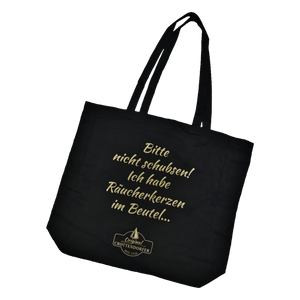 Der schwarze Stoffbeutel „Bitte nicht schubsen ...“ von Original Crottendorfer ist mit einem kräftigen gelben Text und einem kleinen Crottendorfer Räucherkerzen-Logo versehen und bringt erzgebirgischen Charme in Ihren Alltag.