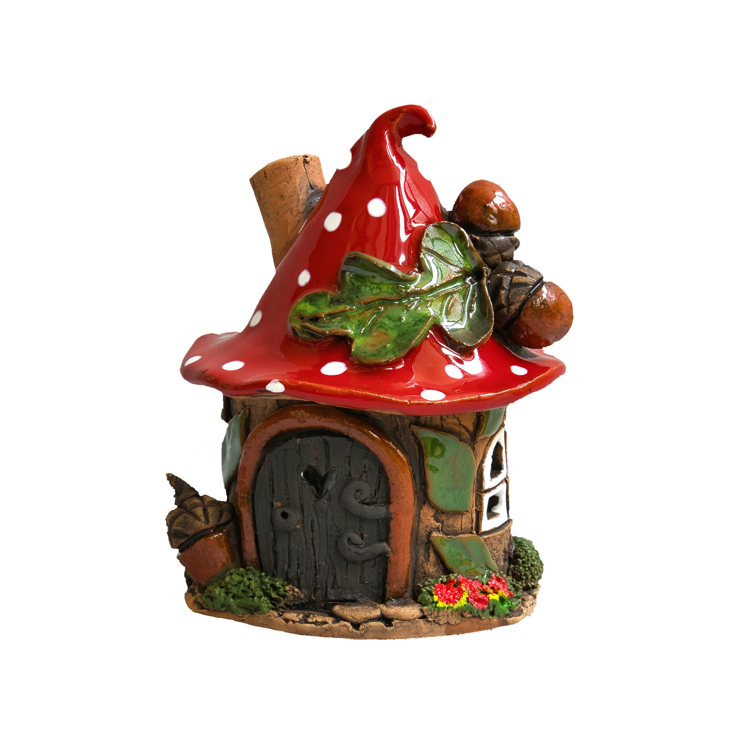 Eine verspielte Keramikfigur „Eichelhaus“ aus der limitierten Räucherhaus-Kollektion von Original Crottendorfer: ein winziges Häuschen mit einem roten, weiß gepunkteten Pilzdach, einer braunen Tür, einem grünen Blatt, Eicheln und Blumen – alles wunderschön präsentiert auf einem Messingteller vor einem strahlend weißen Hintergrund.