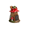 Dieses bezaubernde „Räucherhaus Keramik Blattpilzhaus“ von Original Crottendorfer ist ein charmantes Deko-Häuschen aus Keramik in Form eines Baumstamms, mit einem verspielten roten Pilzdach mit weißen Flecken, kleinen Fenstern und einer Tür. Es steht auf einem grasbewachsenen Sockel mit einem zusätzlichen winzigen Pilz und ist ein reizvolles Ausstellungsstück für Ihren Messingteller. Erhältlich in 3 Farben.