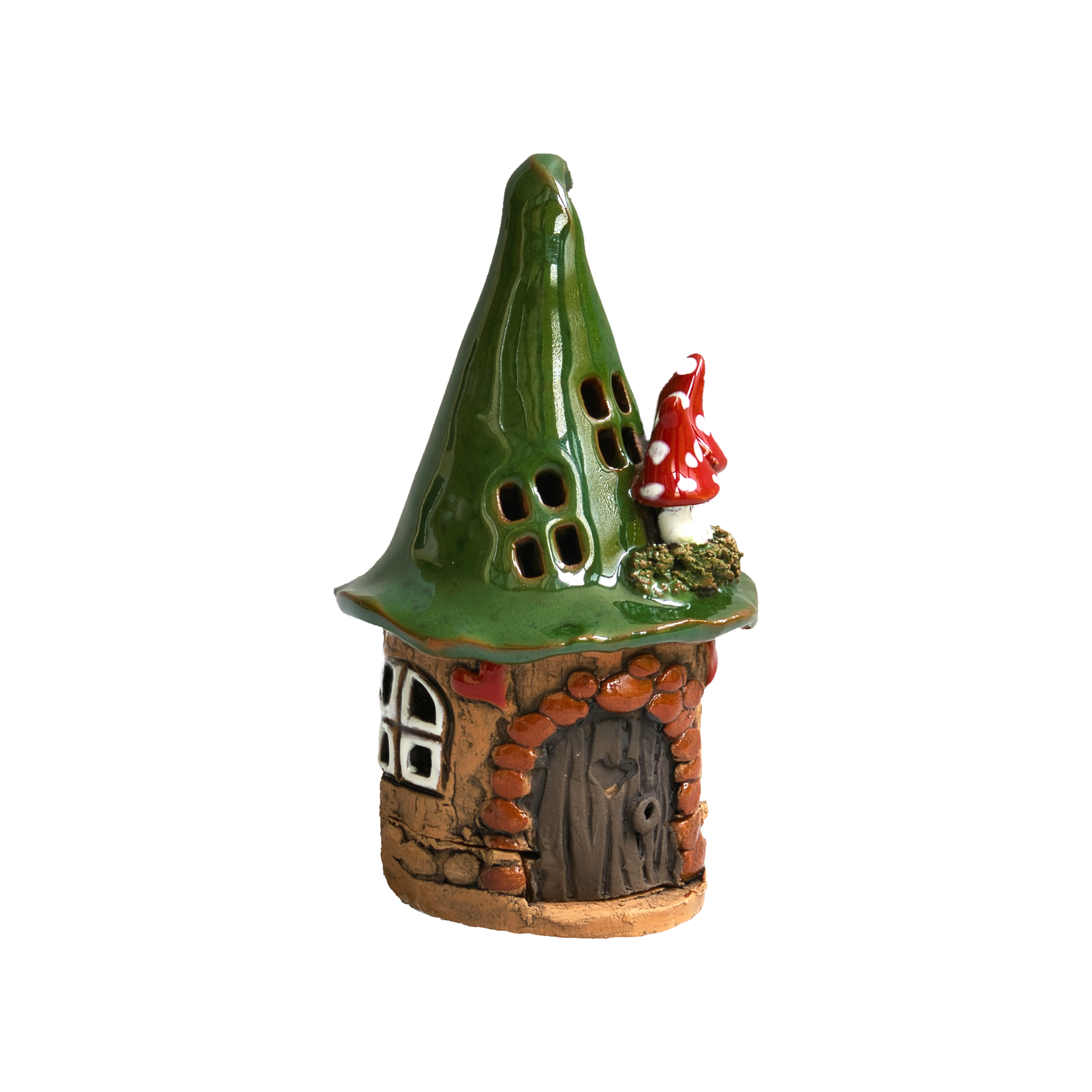 Das Räucherhaus „Keramik Minizipfelhaus“ von Original Crottendorfer, liebevoll gefertigt, besticht durch sein grünes, kegelförmiges Dach, eine braune Tür, weiße Fenster und einen kleinen rot-weißen Pilz als Verzierung an der Seite. Dieses Räucherhaus aus Keramik ist ideal, um Ihrem Zuhause einen märchenhaften Akzent zu verleihen – besonders bezaubernd wirkt es auf einem Messingteller arrangiert.