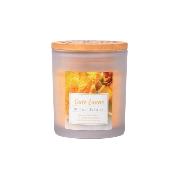 Die Wellness-Duftkerze Gute Laune von The Candle Factory ist eine handgefertigte, natürliche Stearin-Kerze im Milchglas mit Holzdeckel und gelb-orangem Blumendesign, die in Deutschland hergestellt wird.
