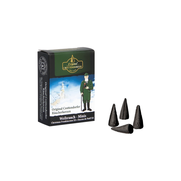 Eine Schachtel Räucherkerzen Weihrauch Minis von Original Crottendorfer Räucherkerzen zeigt auf der schwarzen Verpackung einen Mann in traditioneller Tracht. Dieses Set enthält vier kleine schwarze Zapfen, die den erzgebirgischen Weihnachtsduft einfangen, perfekt für jede Raachermannl-Präsentation.