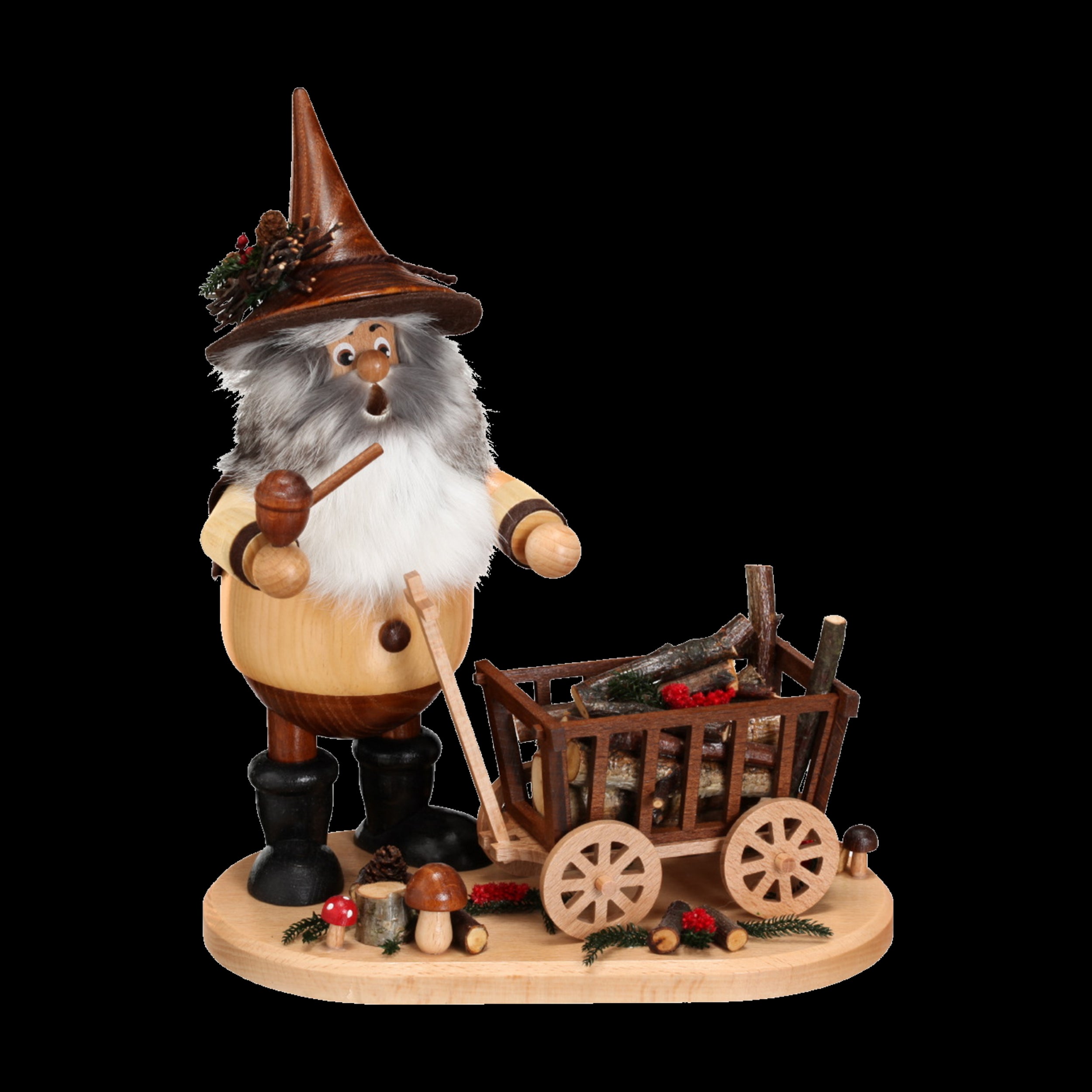 Der Waldwichtel mit Wagen, gefertigt von der DWU Drechselwerkstatt Uhlig, ist eine hölzerne Zwergenfigur mit buschigem Bart und spitzem Hut. Er hält eine Pfeife und steht neben einem mit Holzstämmen gefüllten Karren im Erzgebirge-Stil, umgeben von Pilzen und Tannenzweigen auf einem klassischen Volkskunstsockel.