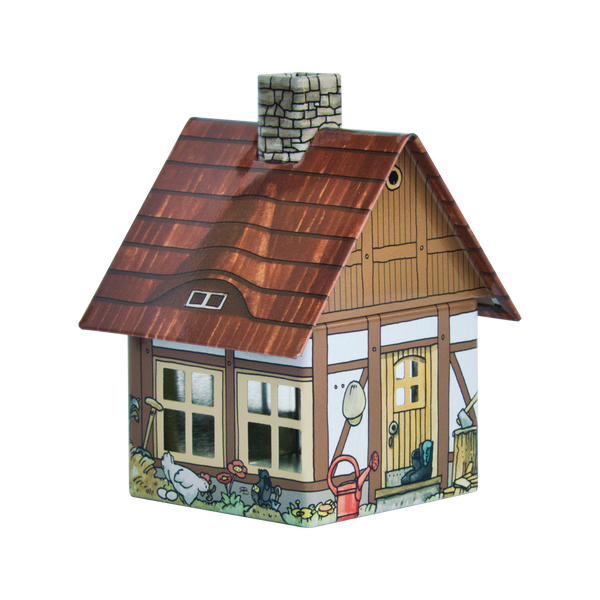 Das Räucherhäuschen Bauernhaus der Original Crottendorfer Räucherkerzen ist mit einem rotbraunen Dach und Schornstein dargestellt. Das kleine Haus verfügt über bemalte Wände mit Fenstern, einer Tür und Gartendetails wie Pflanzen und einer Gießkanne.